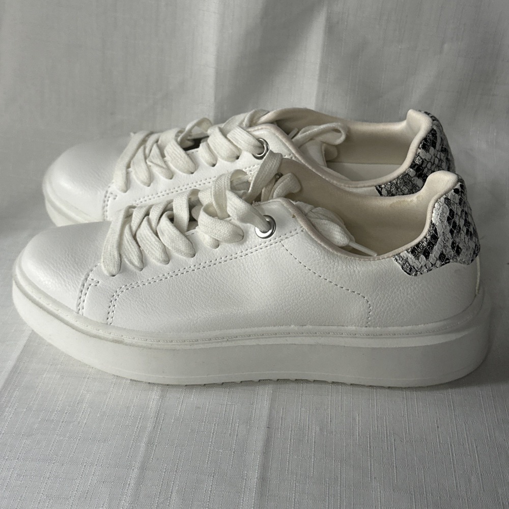 Women's Steve Madden Catcher White Sneaker‎ Size 7.5 M NWOB - Picture 3 of 6